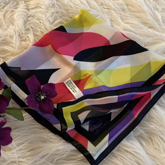 OSCAR de la RENTA 100% silk scarf - Picture 8 of 11